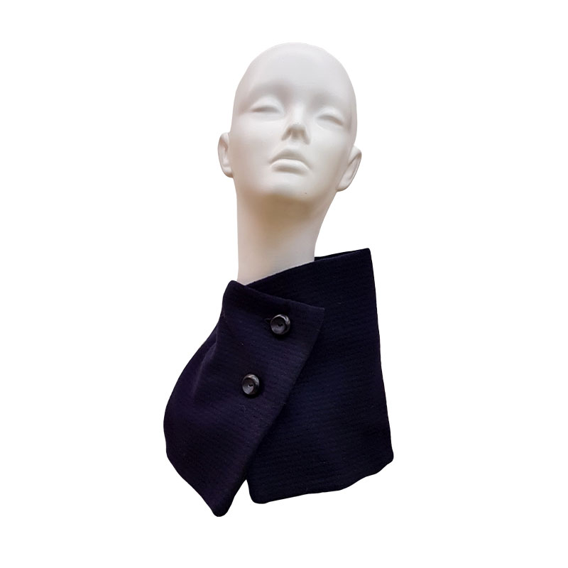 Cuello-lana-azul-petróleo