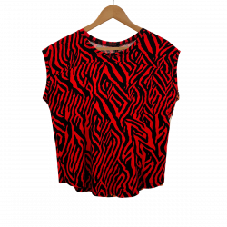 Camiseta negro-rojo geométrico