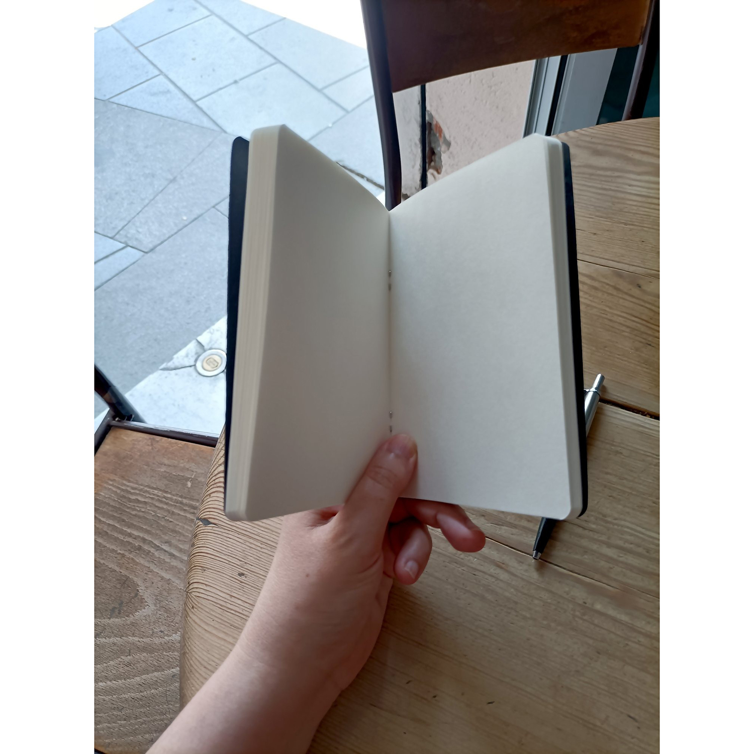 LIBRETA-ABEJA-NEGRA-INTERIOR Libreta Mosca Negra