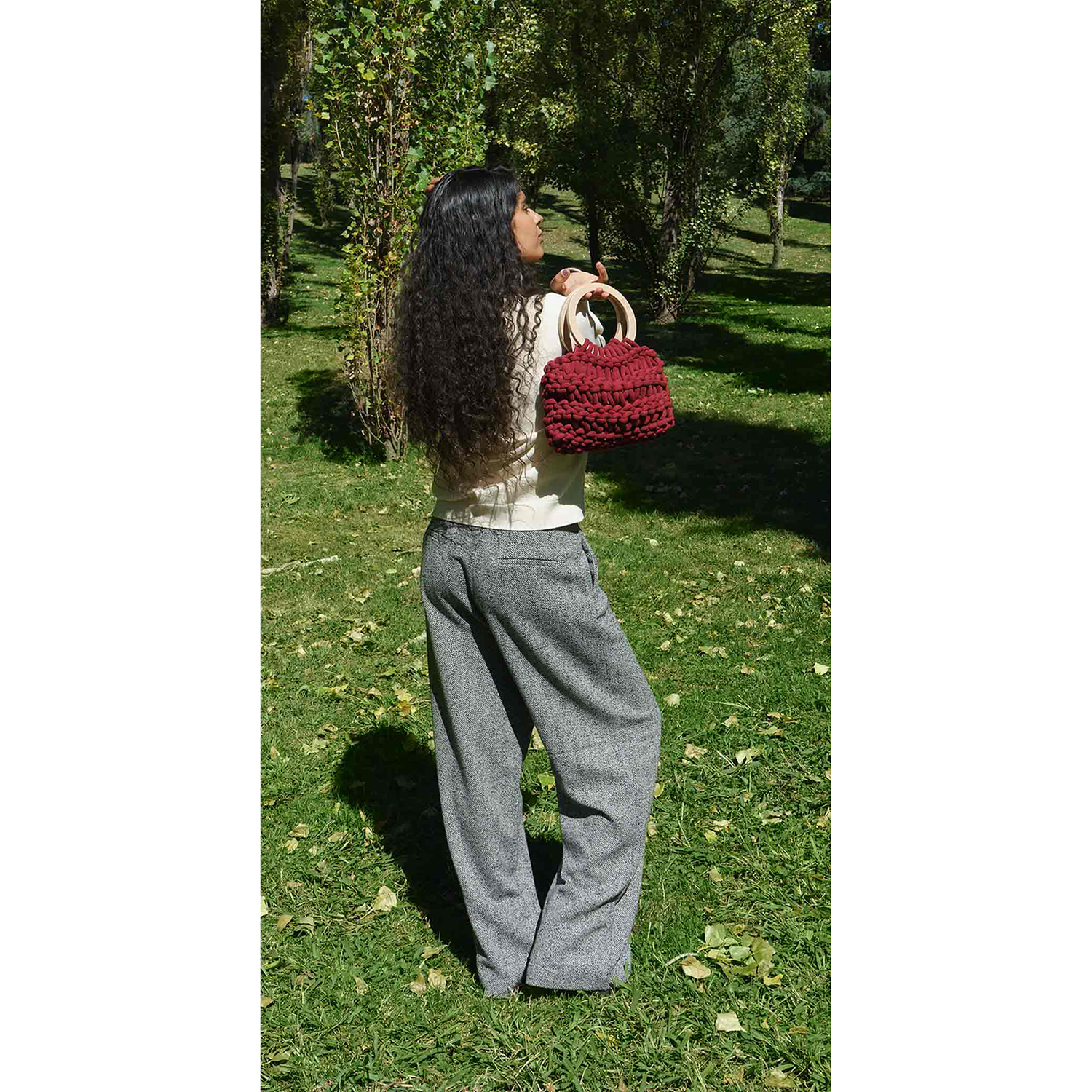 HALI_BURDEOS_2 Bolso trenzado cereza