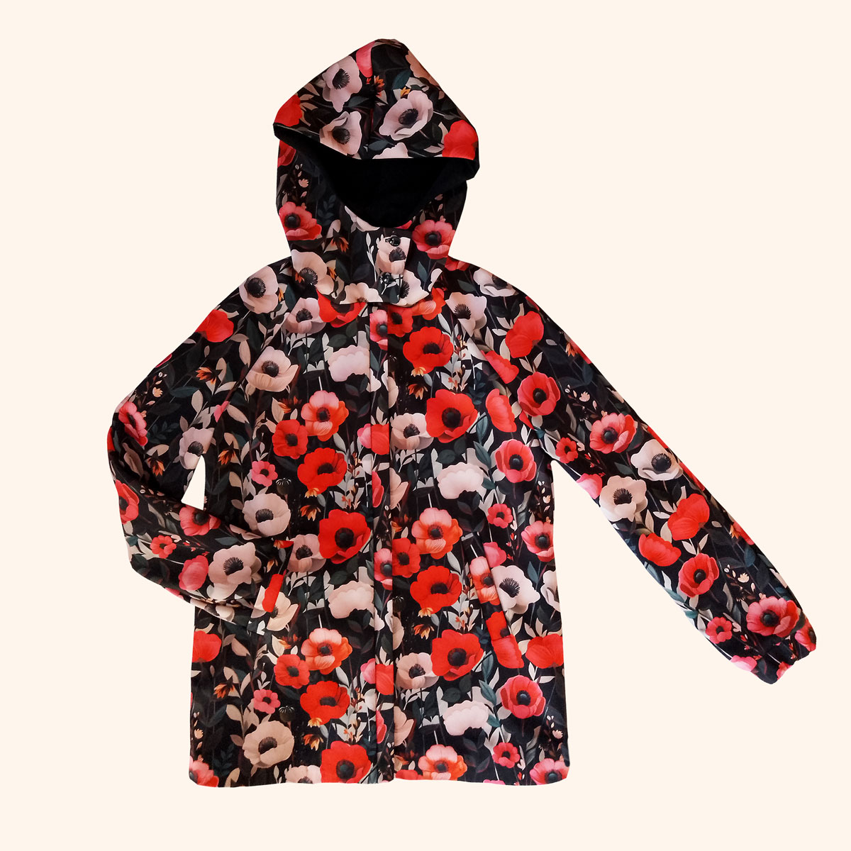 CAZADORA-CAPUCHA-AMAPOLAS