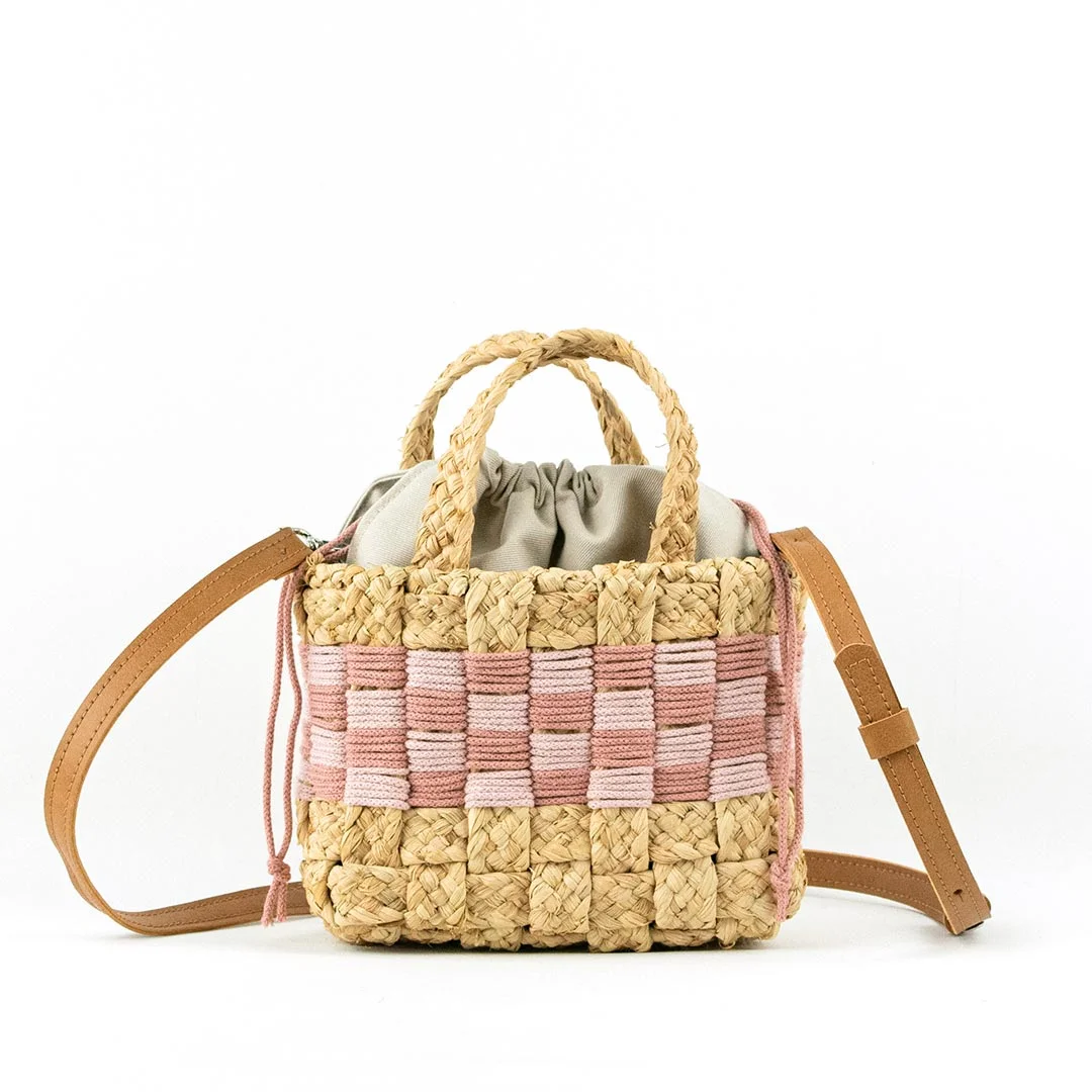 Cesto-mini-NURA-rosa-WEB Cesto de rafia Nura rosa