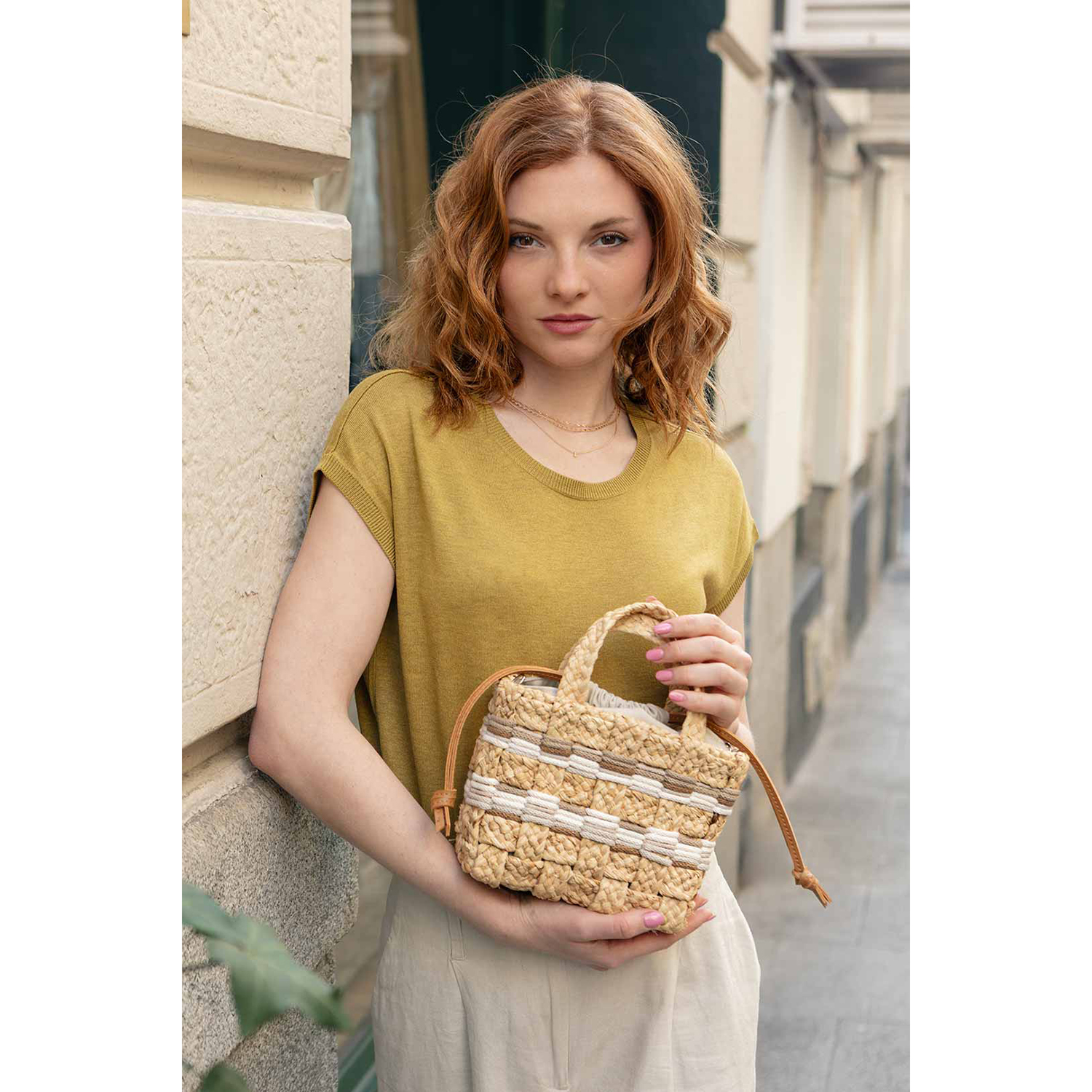 N3A6296-WEB Cesto de rafia Nura tierra