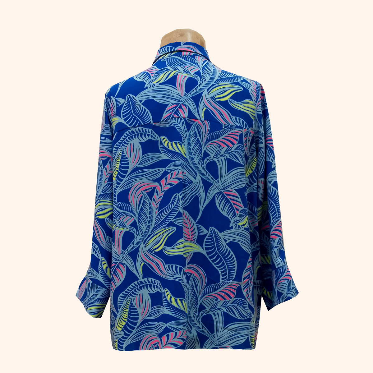 CAMISA-BOTANICA-COBALTO-ESPALDA