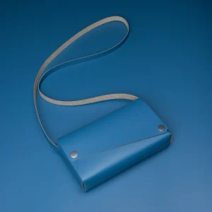 Bolso Lemur S BAG Deep Sea Blue de cuero reciclado azul con correa ajustable
